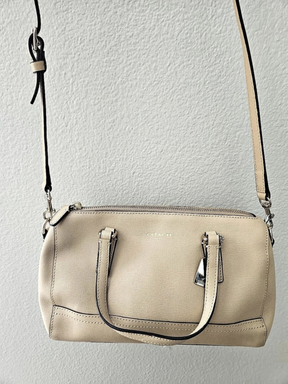 Coach Kacey Leather Shoulder Bag in Beige Like New